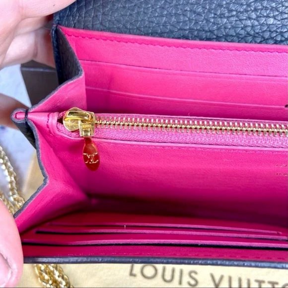 ⭐️Louis Vuitton Capucines black leather wallet or crossbody with bag charm - Picture 12 of 16